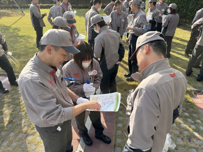 作戦会議中のようす