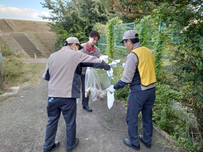 ゴミ拾い中のようす